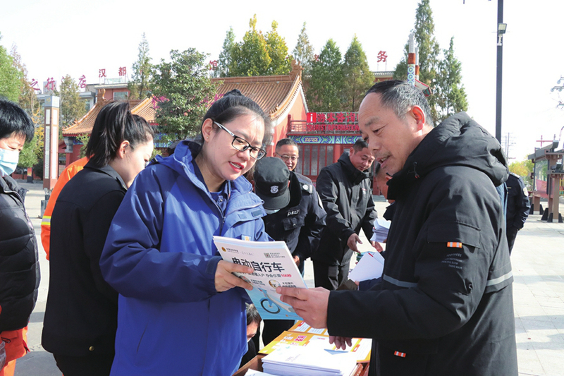 我市开展消防安全暨森林防灭火宣传咨询活动